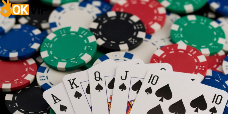 Tay bài tứ quý trong ván cược Poker là gì?