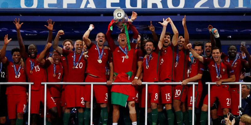 Bồ Đào Nha là đội duy nhất vô địch khi đứng thứ 3 vòng bảng